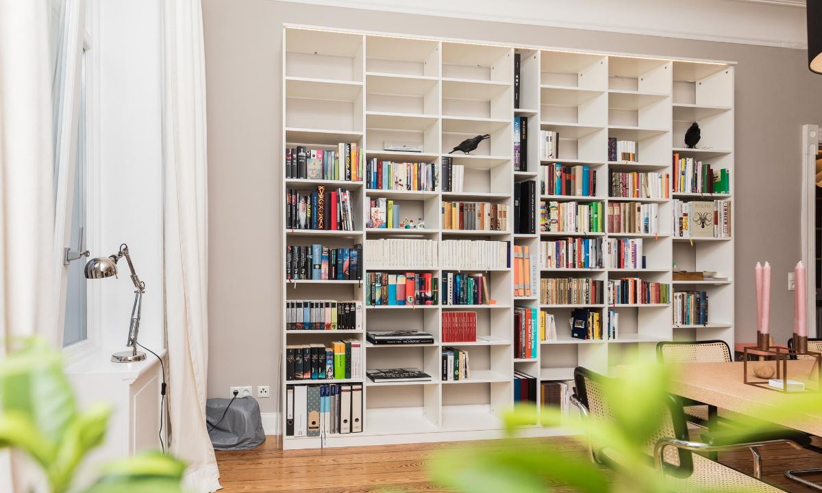 1کتابخانه ای با طول قفسه متفاوت برای انواع کتاب