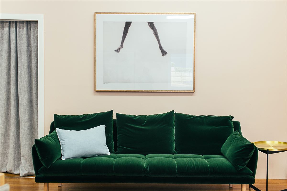 کاناپه با رنگ سبز
